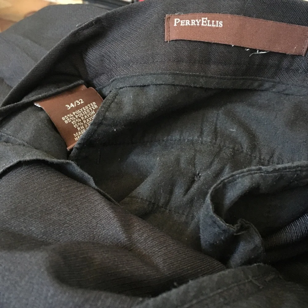 FINAL MARKDOWN Men’s perry Ellis slacks 34 x 32